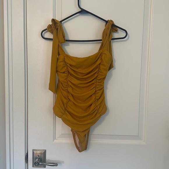 Mink Pink Ruched One Piece Swimsuit Size S - Picture 3 of 5